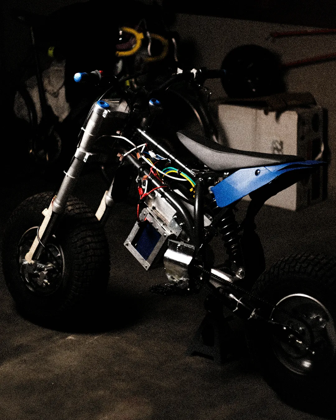 Moto électrique J2R Smol en atelier – fabrication française